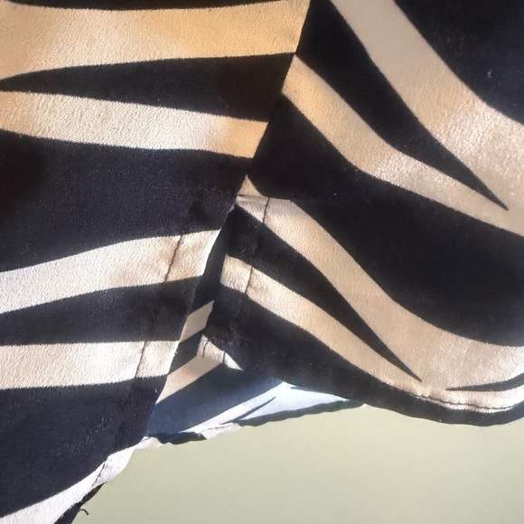 New York & Company Navy and White Wave-Stripe Tunic Tie short sleeves size large - Picture 6 of 9